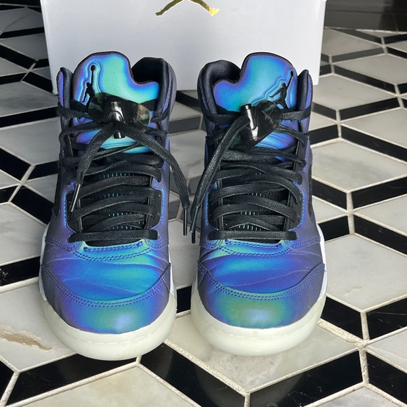 M Women’s Air Jordan retro 5 oil grey - Picture 5 of 17